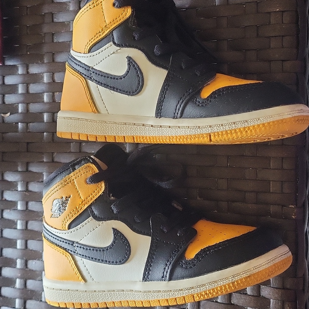 Nike Kids Black and Orange Sneakers - Picture 3 of 4